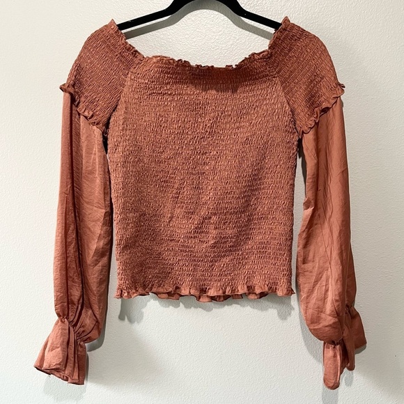 LUCY PARIS- Long Sleeve Flowy Sleeves with Ruched Material Copper Top Size M - Picture 2 of 5